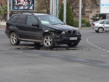 Катастрофирал джип затапи оживено кръстовище в Пловдив