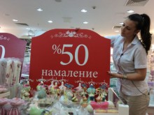 До 70% по-евтини стоки обещават търговците в "черния петък"