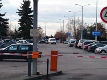 Ексклузивно: Откриха взривно устройство в съмнителния бус на летище "София"!
