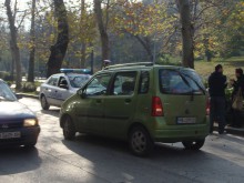 Екшън на "Руски": Кола се озова в насрещното след катастрофа, зяпачи направиха още едно ПТП!