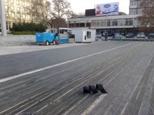 Започна монтирането на ледената пързалка в Пловдив