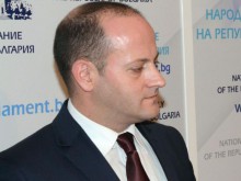 Радан Кънев минава в опозиция