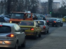 Шофьори си налетяха на бой заради катастрофа, блокираха цяла улица!