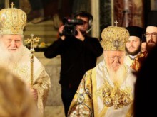 Църквата и държавата обединяват сили срещу мераците на вселенския патриарх Вартоломей