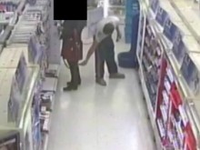 Перверзник снима под полите на жени, опитват да го разпознаят