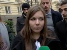 Преподавател карал студенти от СУ да правят лицеви опори полуголи