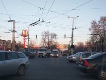 Хаос около ВСИ: Няма светофари, няма регулировчик, но има псувни!