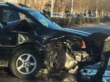 Верижна катастрофа до "Лаута", джип прелетя разделителната ивица и се озова в насрещното!