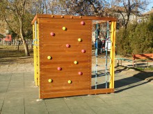 Нова детска спортна площадка в двора на СОУ "Никола Вапцаров"