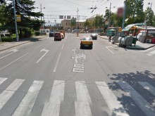 Джип блъсна жена на пешеходна пътека срещу Гарата