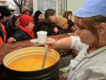 Раздават храна на нуждаещи се пловдивчани