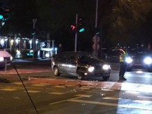 Полицията: 75-годишен е минал на червено и е направил катастрофата в Кючука!