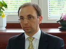 Министър Василев пожела успех на участниците в централизирания конкурс за младши експерти