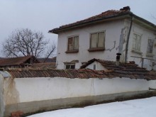 Дъщеря пет дни крие за смъртта на родителите си, за да вземе пенсиите им и да плати вересиите