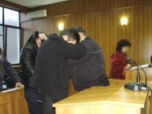 Перачите на пари остават в ареста