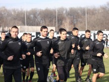 Локо потегля в полунощ за Турция