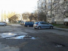 Кратери като след бомбардировки в Пловдив