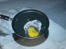 Рекорден студ в Кнежа! Яйце замръзна за секунди при минус 21,5°