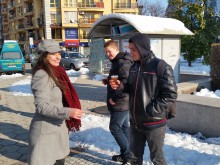 Ето как кмет раздаваше безплатен чай на пловдивчани днес