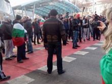 Протест срещу ДПС и бежанците в Бургас