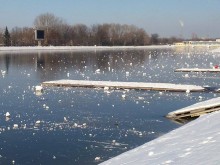 Снежни "бомби" осеяха Гребната база