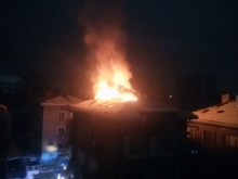 Голям пожар гори в жилищна кооперация в Пловдив