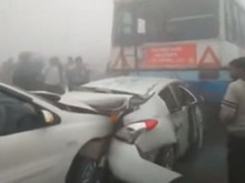 Верижна катастрофа с над 50 коли заради мъгла, има жертва