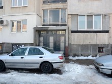 Тираджията, заклал приятелката си и дъщеря й, написал, че са к...и