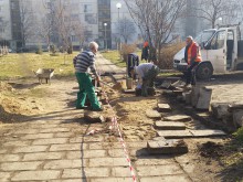 В "Северен" ремонтират пешеходни алеи