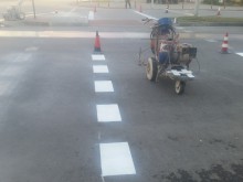 Възстановяват хоризонталната маркировка