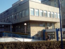 Дете, погълнало метални болтове, е настанено в болница
