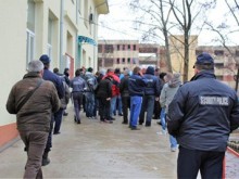 Отложиха делото на Евстатиев, освиркаха адвокатката му