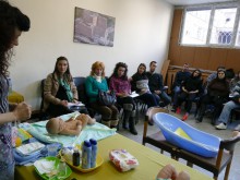 Първото безплатно обучение за родители препълни залата на МБАЛ "Пловдив"
