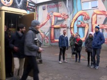Чакаш на опашка, за да потанцуваш в най-малката дискотека в света