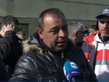 Наш шофьор на границата: Гръцките фермери извадиха пушка, колове и камъни срещу нас