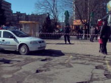 Таксиджия нападна с нож жена си в парфюмерия от ревност