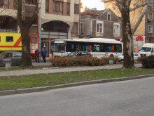 Аварирал автобус задръсти бул. "Руски"