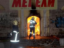 Пожар изпепели до основи старата еврейска баня срещу Дома на младоженците