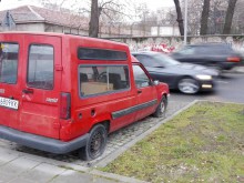 Изоставен автомобил на бул. "Марица юг" в Пловдив