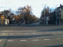 "Мерцедес" спокойно си мина на червено на "Руски" и "Шести септември"