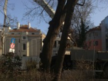 Строеж на хотел на метри от Пеещите фонтани разбуни духовете