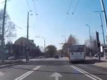 Читател: В Пловдив и автобусите минават на червено