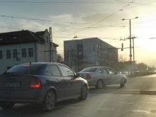 Нагли или некадърни са тези шофьори, изумили наш читател? Или и двете?