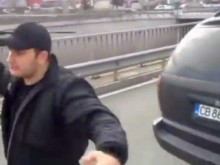 Вижте как спукаха от бой един от "биткаджиите" на околовръстното