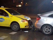 Бакшиш натресе Мерцедес отзад, полицията се мота