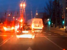 Такъв ляв завой не се вижда всеки ден! В Пловдив куриерите го умеят!