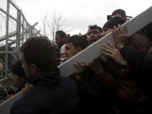 Македония изпрати допълнителни военни части на границата с Гърция