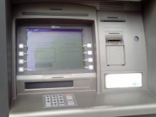 Българи изтеглили незаконно 387 000 долара от банкомати в Австралия