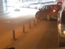 Мега наглец направи обратен в подлез, през колчетата