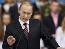 Руската икономика потъва, а защо ли Путин се усмихва? 
